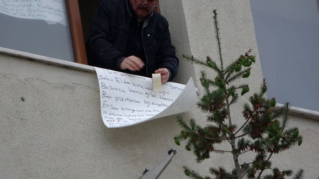 Balkondaki esrarengiz yazıların sırrı ortaya çıktı! Ev sahibi ile kiracı arasındaki anlaşmazlık bunu yaptırdı 2